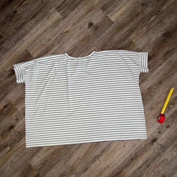 Oversized Boxy Striped Shirt - Picture 8 of 8